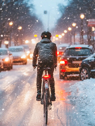 Vintersikkerhed på Cyklen: Lovpligtigt Udstyr og Anbefalinger